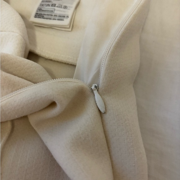 H&M Cream Trousers with Relaxed Fit and Pleats - Picture 6 of 6